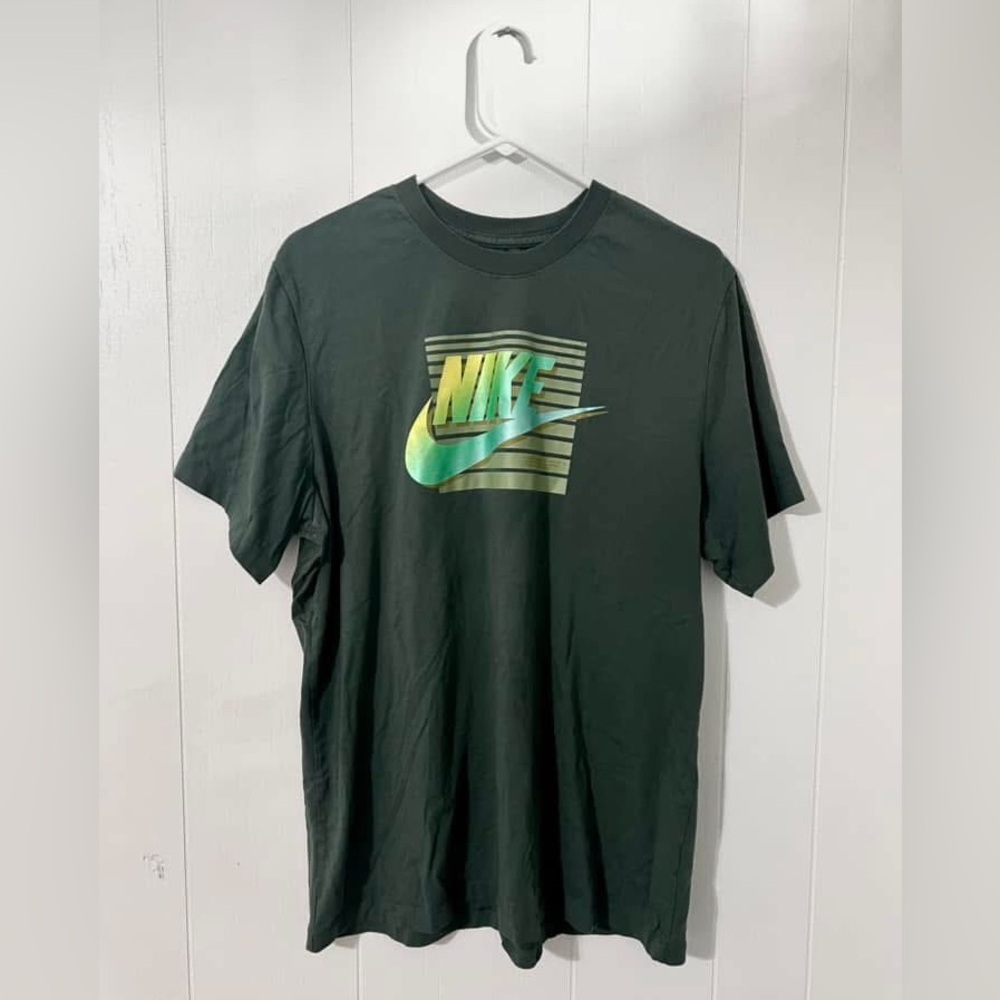 NIKE Green ‘The Nike Tee’ Short Sleeve Men’s Tee Shirt